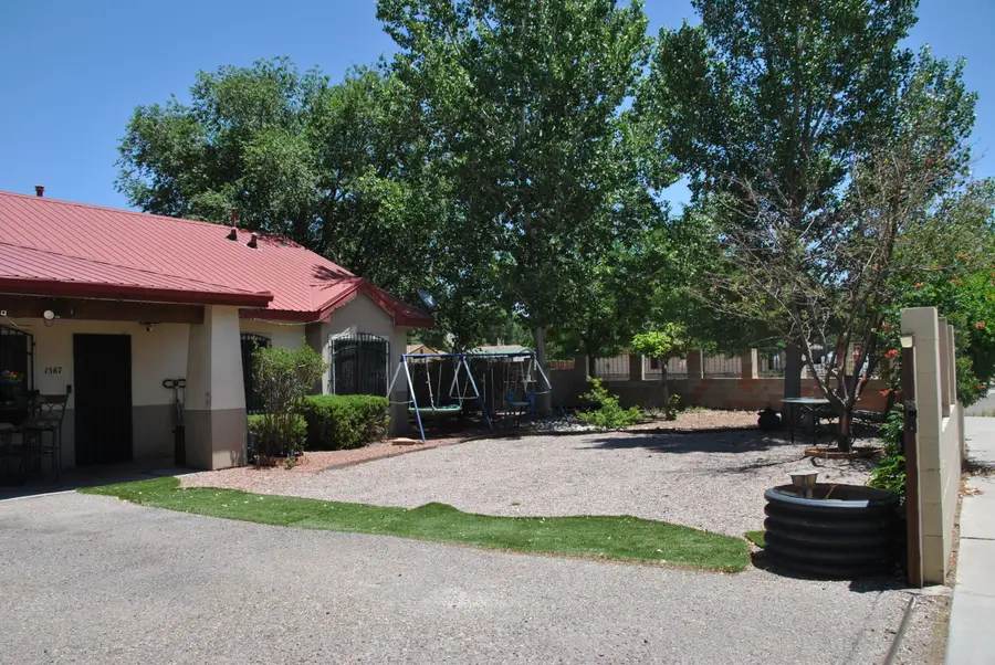 1567 Las Glorietas Sw, Albuquerque, NM 87105 - Image #2