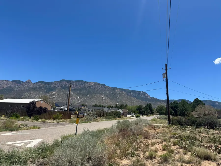 11620 Wilshire Avenue Ne, Albuquerque, NM 87122 - Image #3