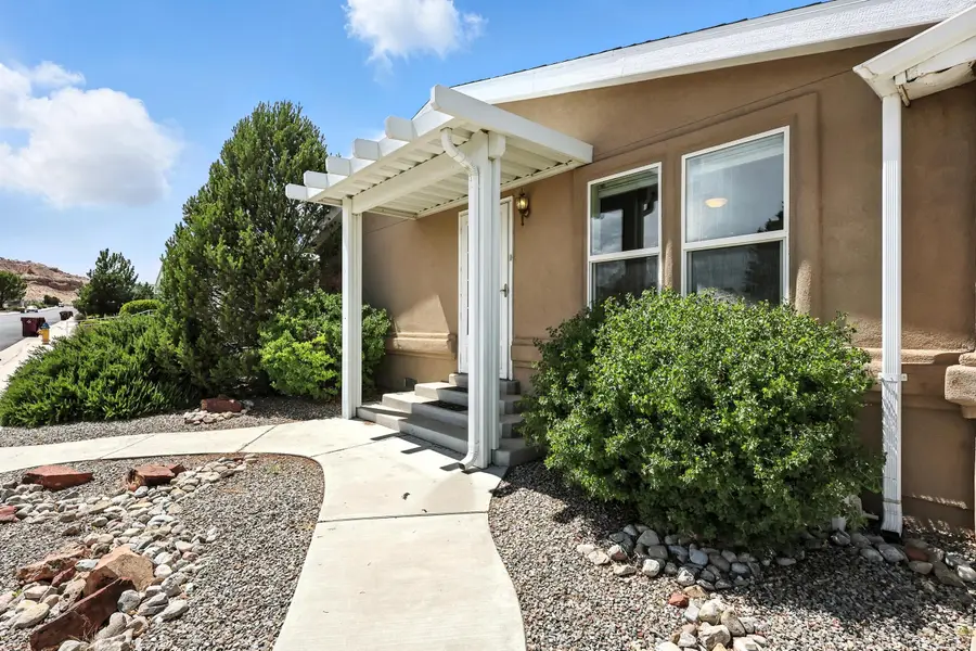 202 Sunrise Bluffs Drive, Belen, NM 87002 - Image #2