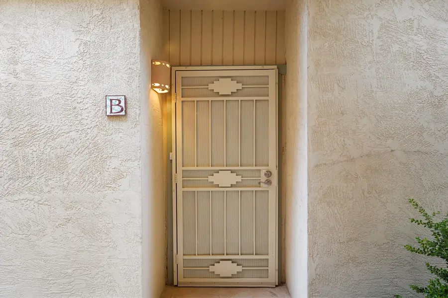 149 N Calle Ojo Feliz #UNIT B, Santa Fe, NM 87505 - Image #2