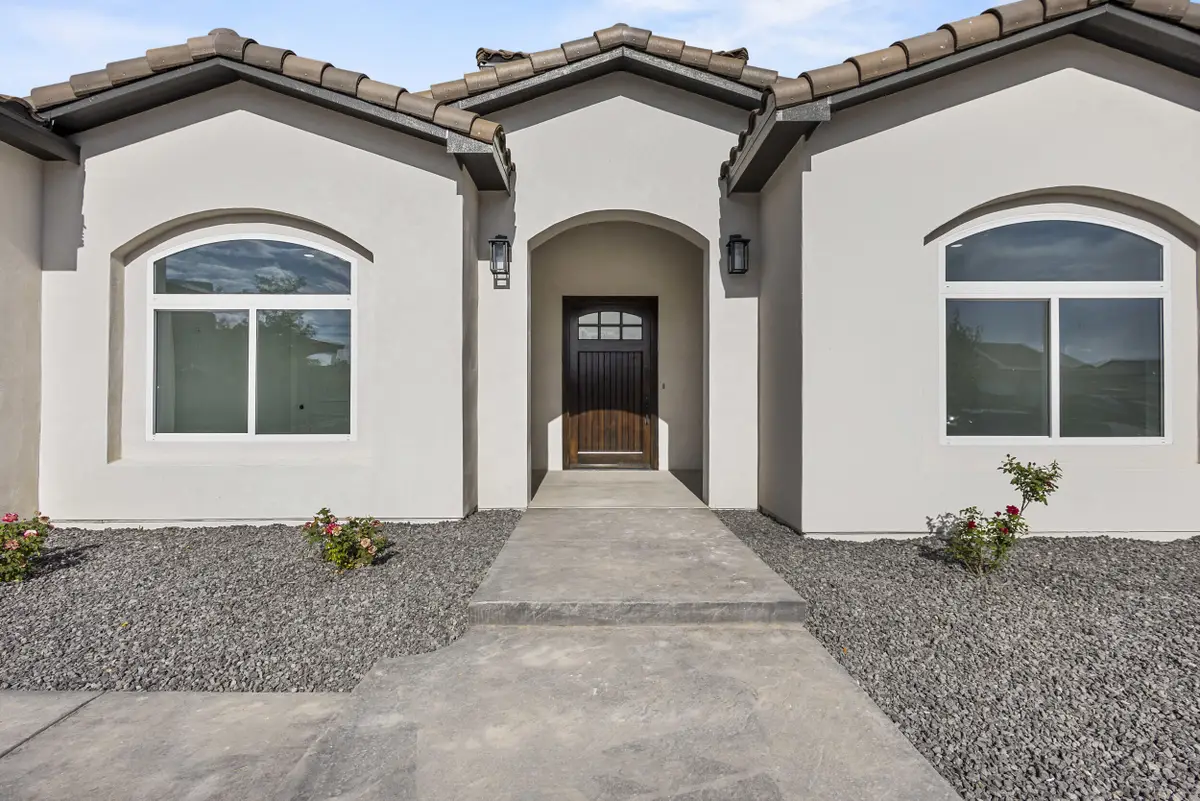 1281 Pinzon Street Nw, Los Lunas, NM 87031 - Image #1