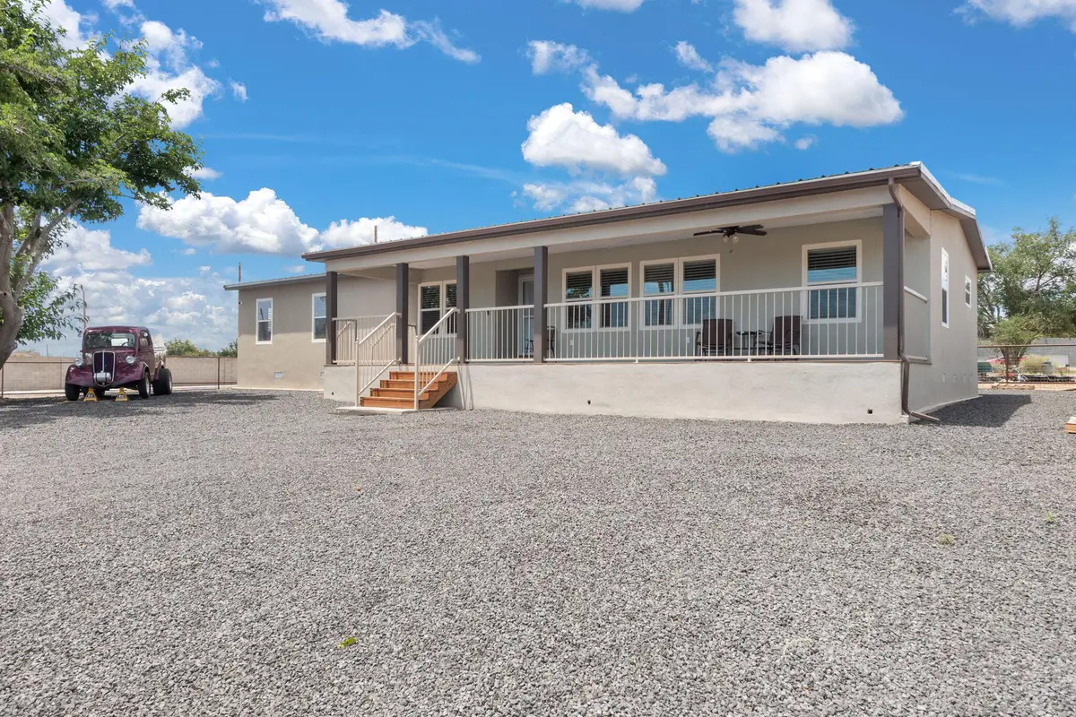 5373 Raglin Avenue Sw, Albuquerque, NM 87121 - Image #1