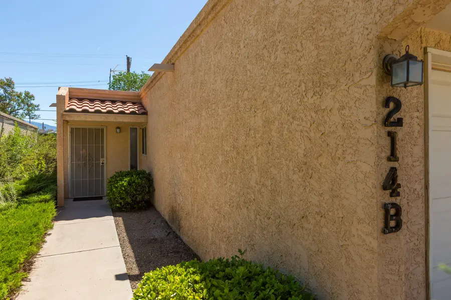 214 Manzano Street Ne #B, Albuquerque, NM 87108 - Image #2