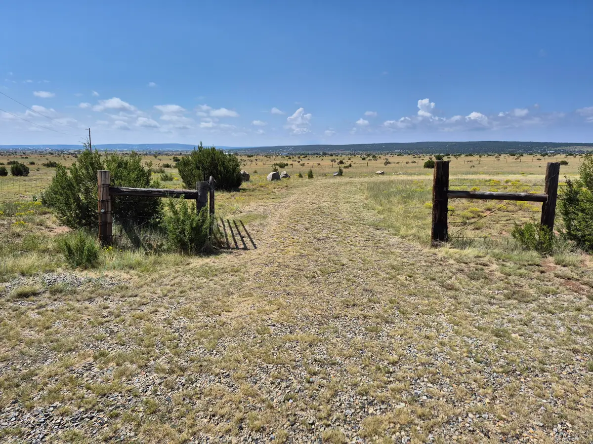 21 Los Coyotes Dr, Edgewood, NM 87015 - Image #1