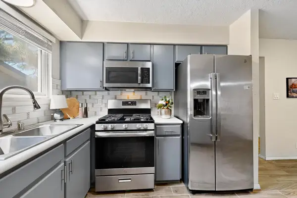 6904 Esther Avenue Ne, Albuquerque, NM 87109