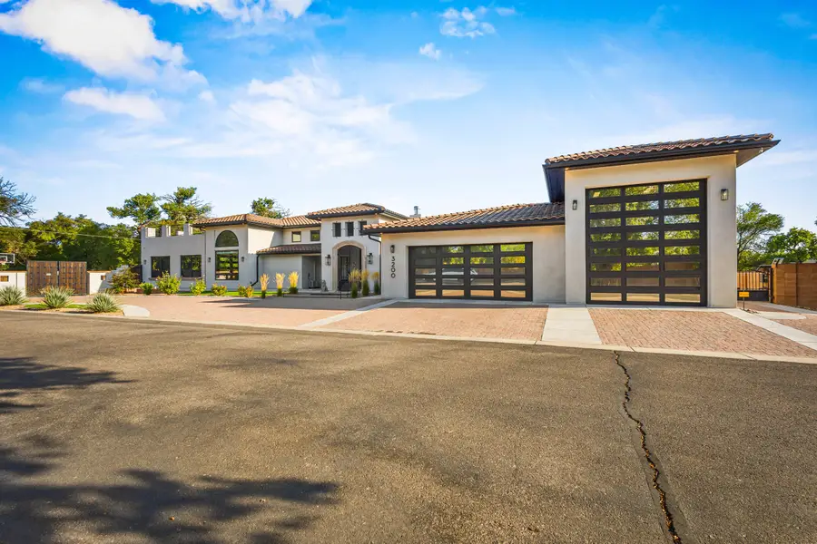 3200 Calle Vigo Nw, Albuquerque, NM 87104 - Image #2