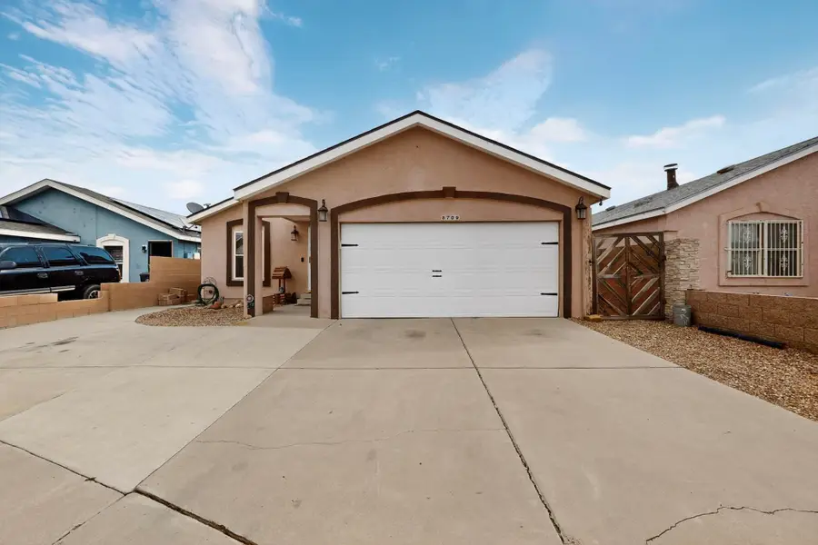 8709 Odin Road Sw, Albuquerque, NM 87121 - Image #2