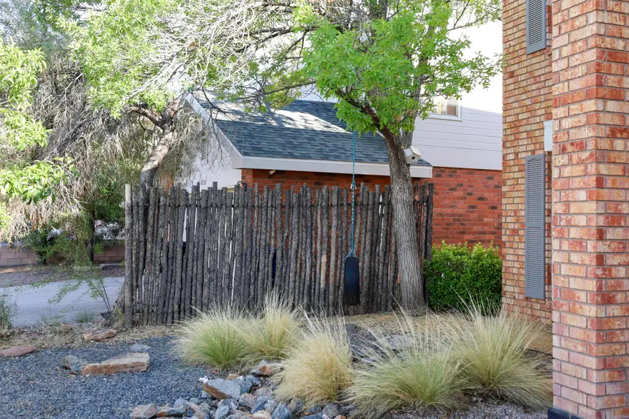 8028 Vinemont Place Nw, Albuquerque, NM 87120 - Image #2