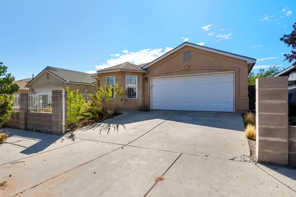 5308 White Reserve Avenue Sw, Albuquerque, NM 87105 - Image #1