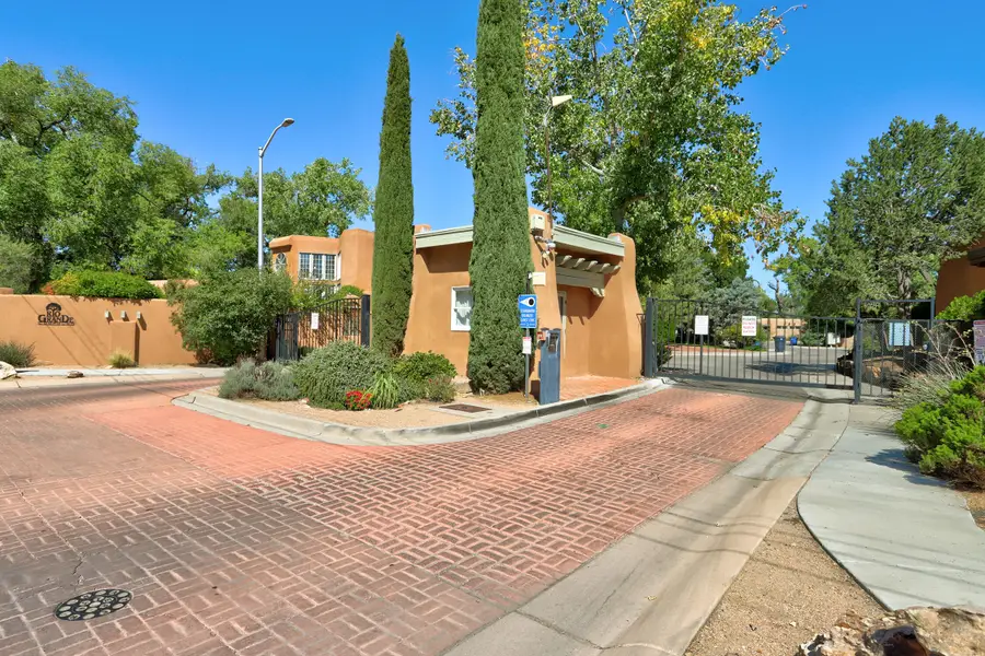 2916 Calle De Alamo Nw, Albuquerque, NM 87104 - Image #2