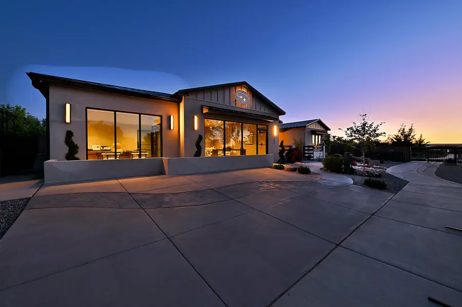 204 Lavender Place Ne, Albuquerque, NM 87113 - Image #2