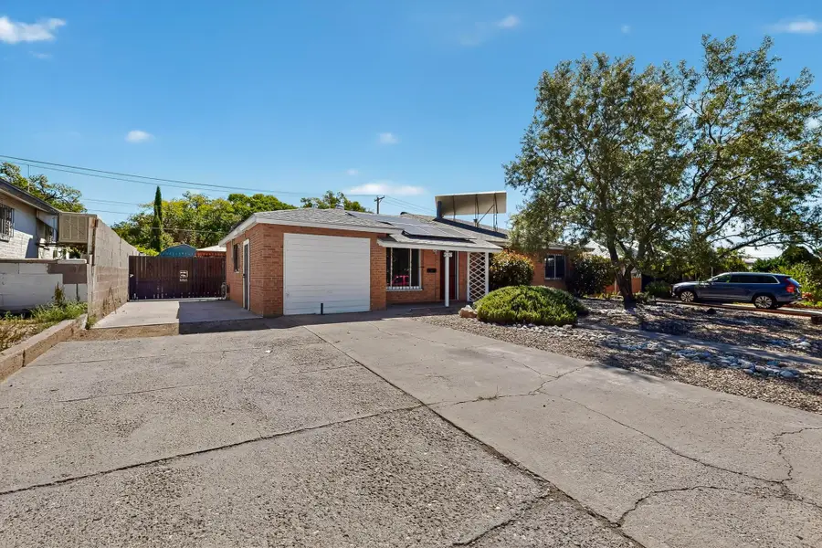 2026 Vermont Street Ne, Albuquerque, NM 87110 - Image #2