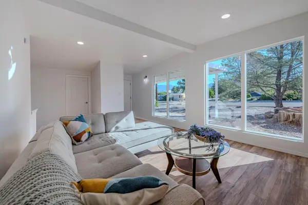 645 Grove Street Ne, Albuquerque, NM 87108