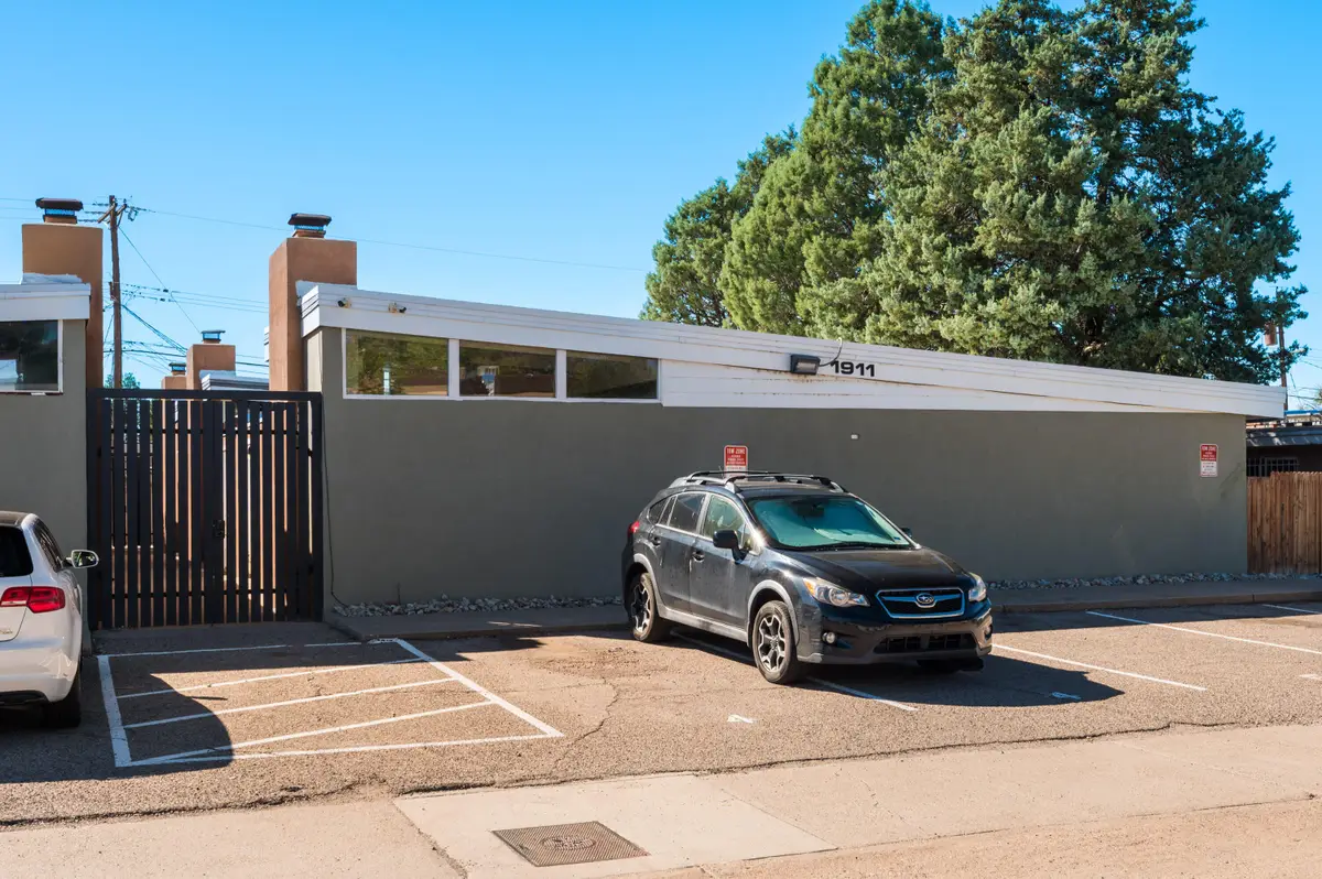 1911 Alvarado Drive Ne #B, Albuquerque, NM 87110 - Image #1