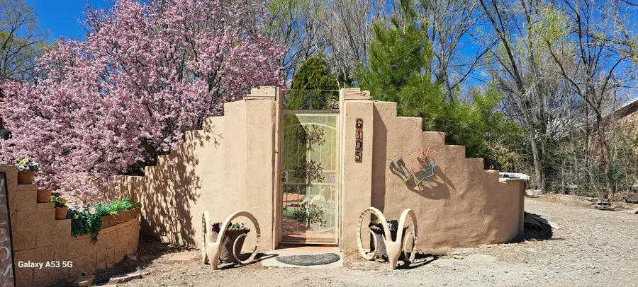 6105 Molinero Court Sw, Albuquerque, NM 87105 - Image #2