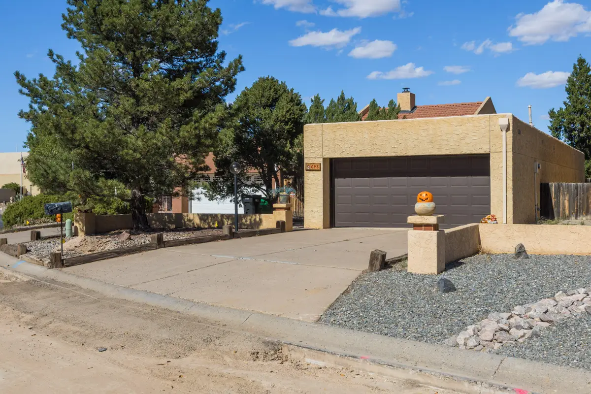 643 Lakeview Circle Se, Rio Rancho, NM 87124 - Image #1