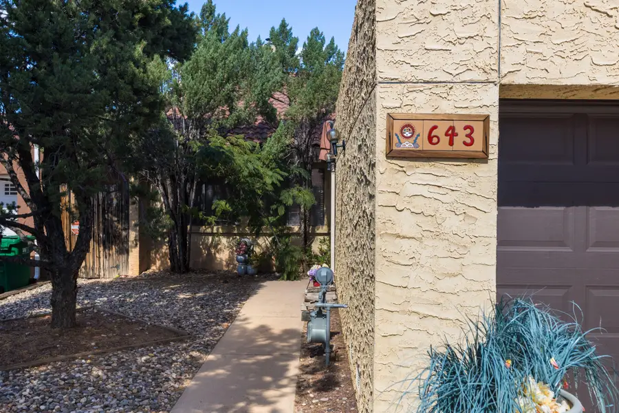 643 Lakeview Circle Se, Rio Rancho, NM 87124 - Image #2