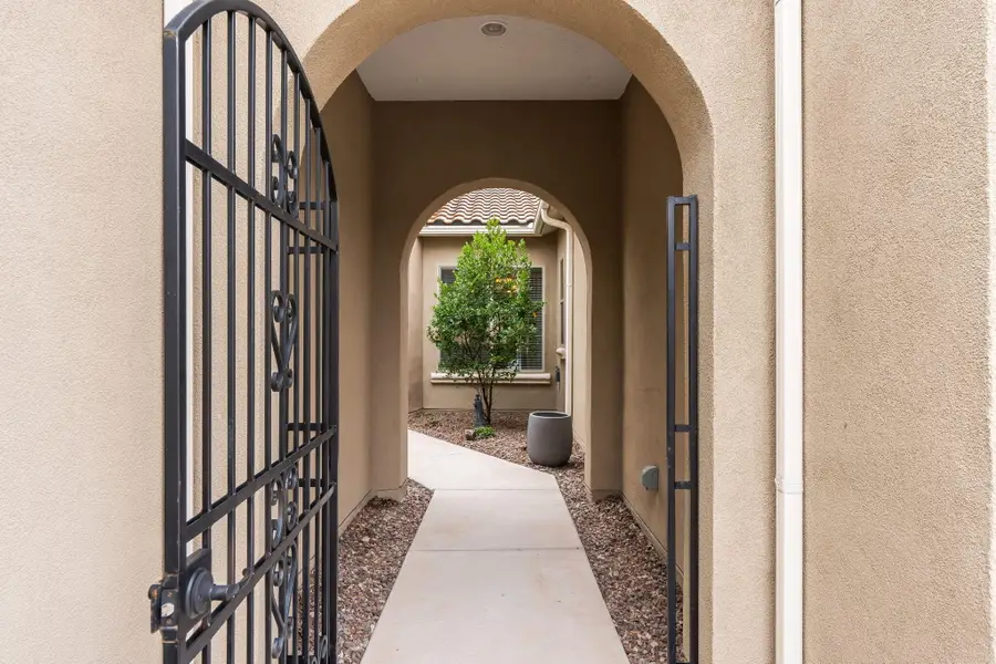 9012 Piedra Dibujo Road Nw, Albuquerque, NM 87120 - Image #2