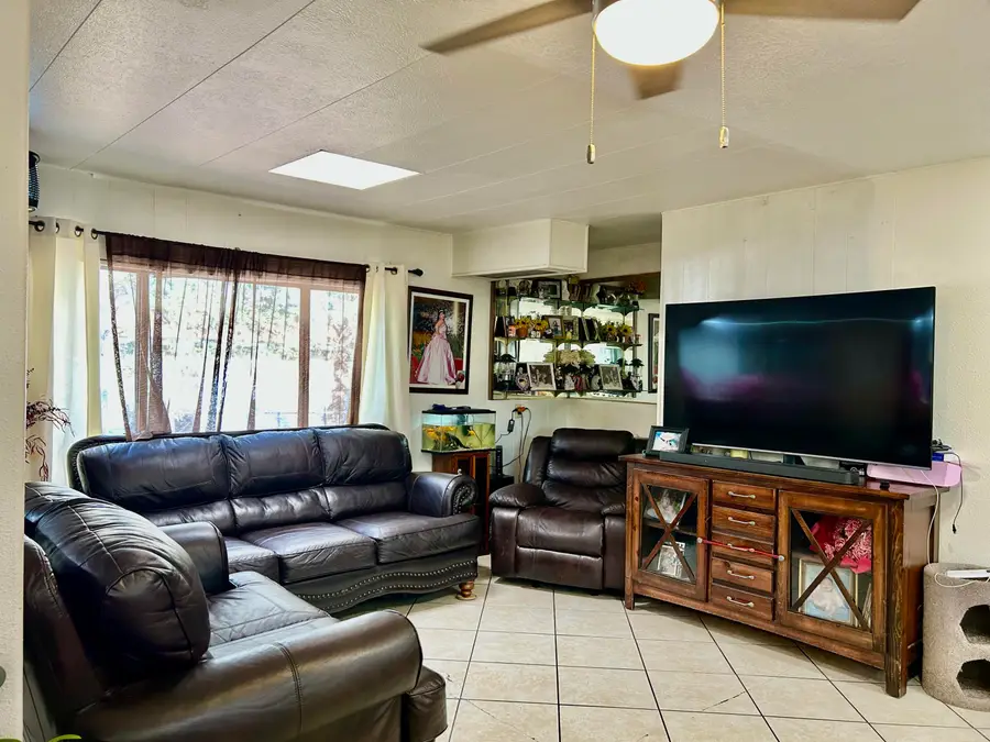 2724 Barcelona Place Sw, Albuquerque, NM 87121 - Image #3