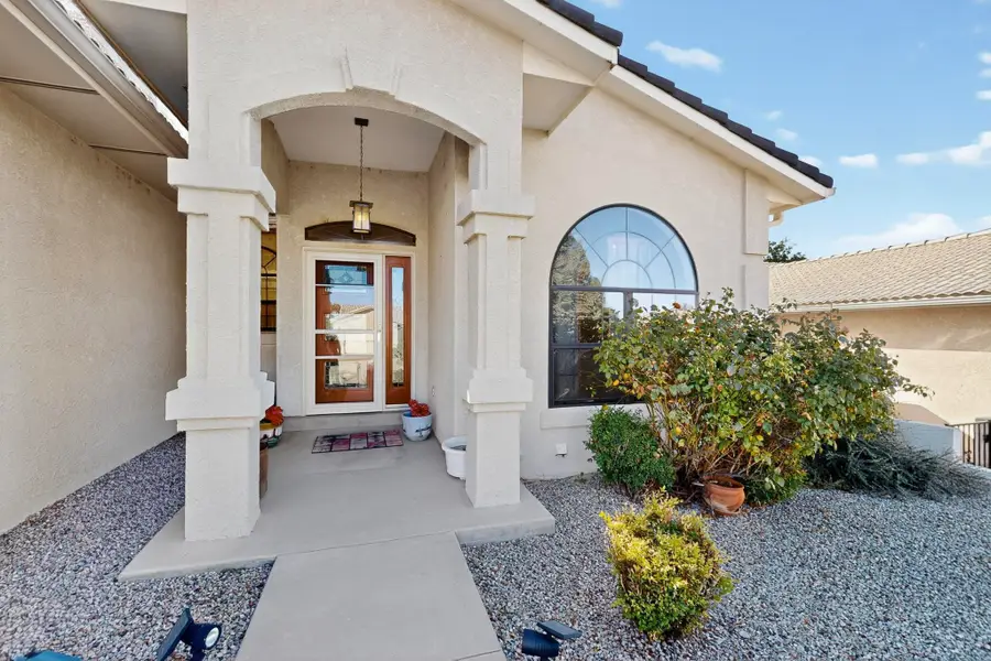 8712 New Hampton Road Ne, Albuquerque, NM 87111 - Image #2
