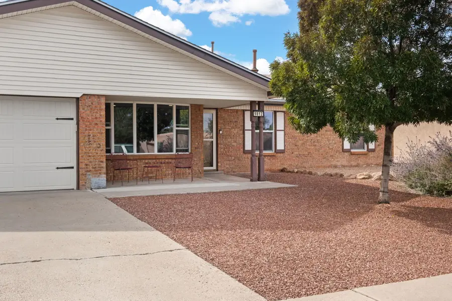 9812 Admiral Dewey Avenue Ne, Albuquerque, NM 87111 - Image #2