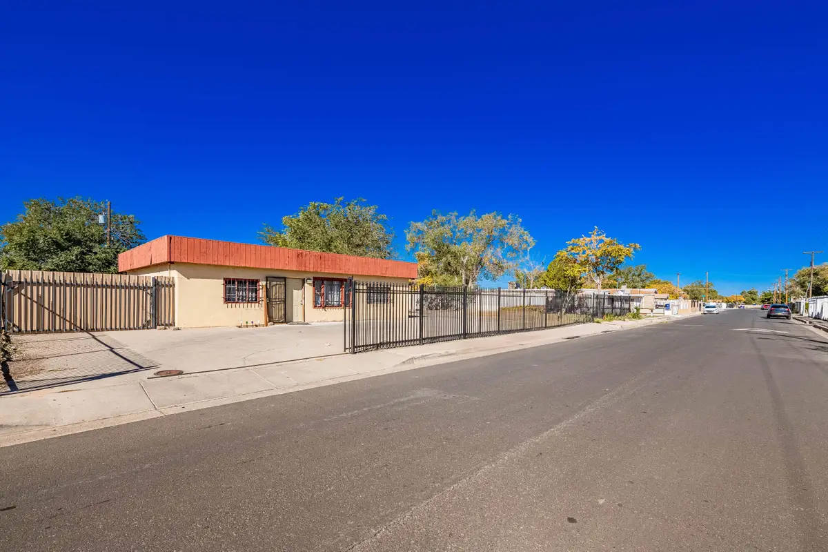 213 Dallas Street Ne, Albuquerque, NM 87108 - Image #1