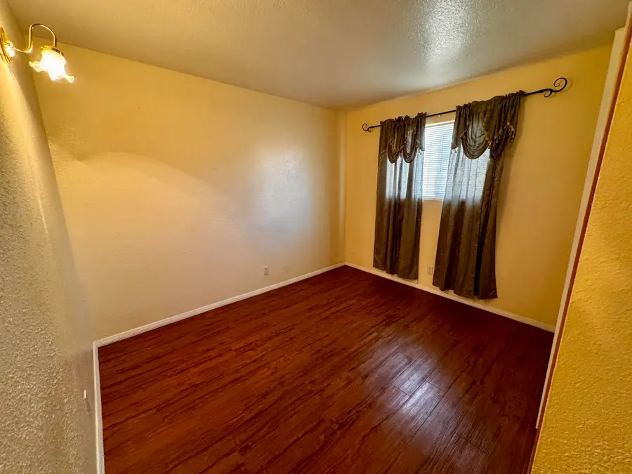 9401 Reba Avenue Sw, Albuquerque, NM 87121 - Image #2