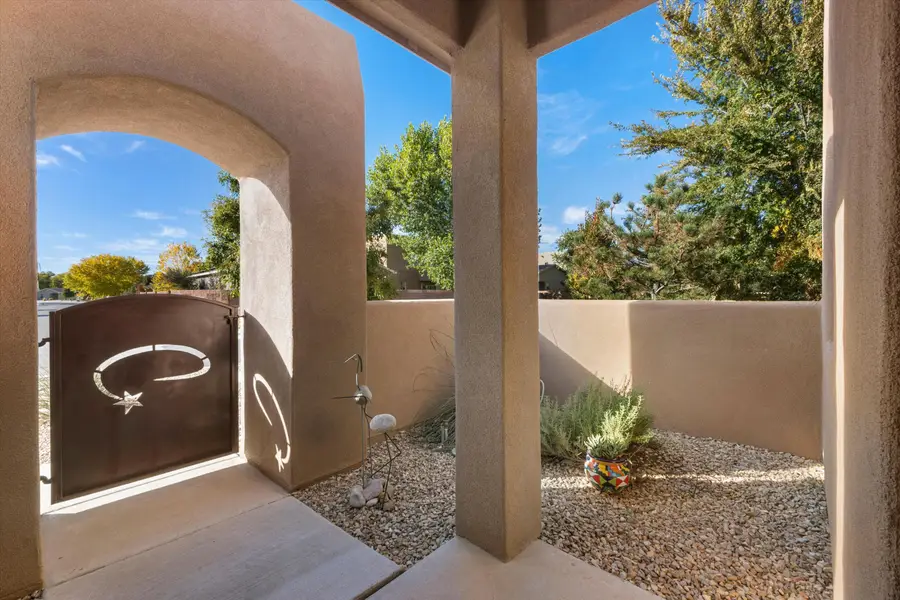 1639 Garden Way Sw, Albuquerque, NM 87105 - Image #3