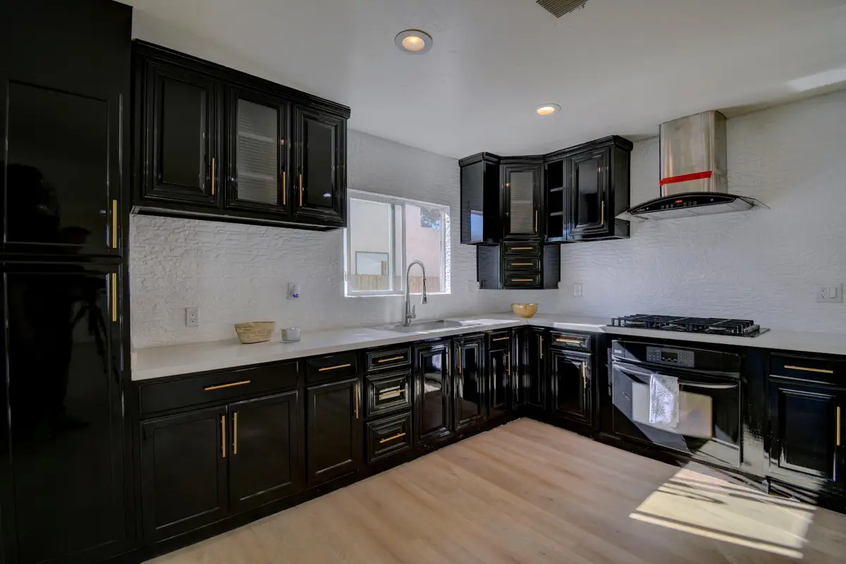 1607 Walter Street Se, Albuquerque, NM 87102 - Image #1