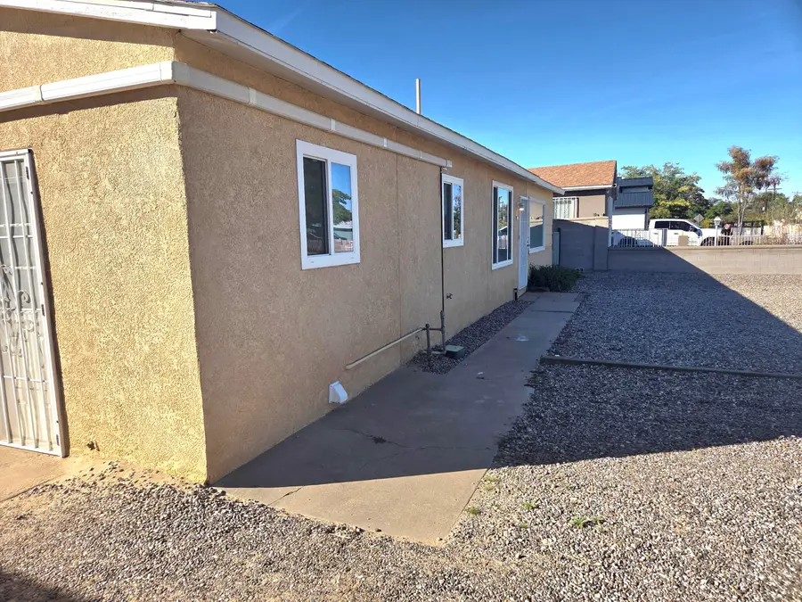 631 57th Street Nw, Albuquerque, NM 87105 - Image #2