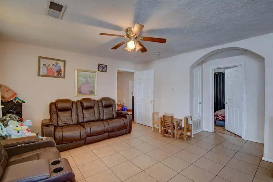 1624 Valdora Road Sw, Albuquerque, NM 87105 - Image #2