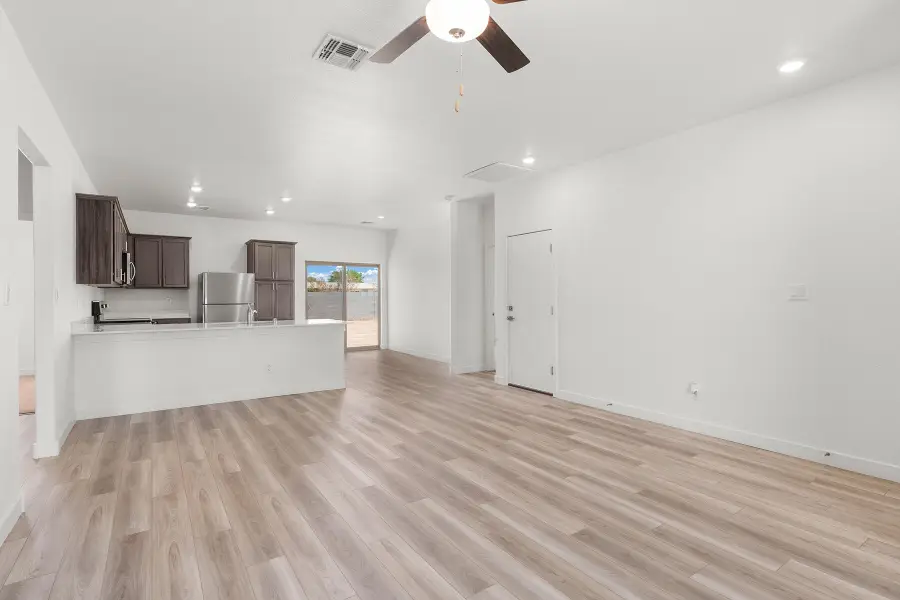 809 Calle De Las Rosas, Belen, NM 87002 - Image #2