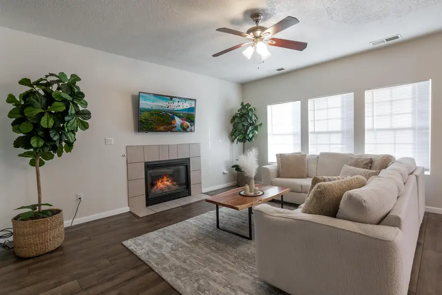 10828 Mcmichael Lane Sw, Albuquerque, NM 87121 - Image #2