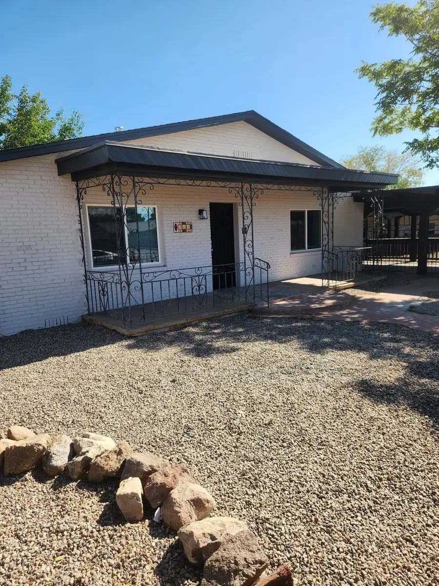 819 Apache Avenue Nw, Albuquerque, NM 87102 - Image #2