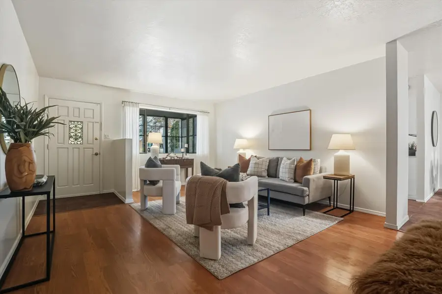 504 Hazeldine Avenue Sw, Albuquerque, NM 87102 - Image #2