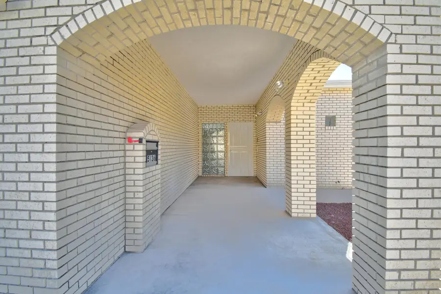 5136 Lomas De Atrisco Road Nw, Albuquerque, NM 87105 - Image #2