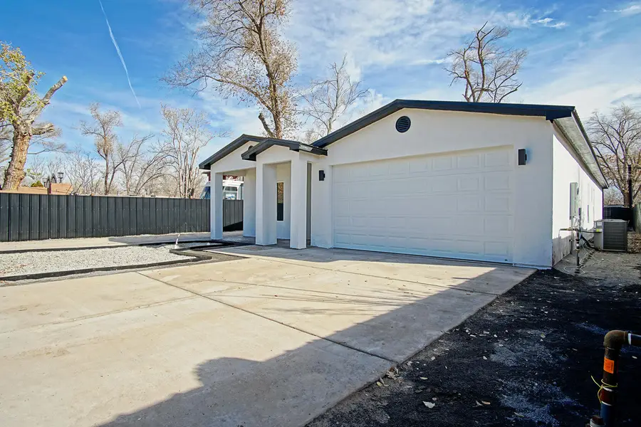 2040 Lucia Avenue Sw, Albuquerque, NM 87105 - Image #2