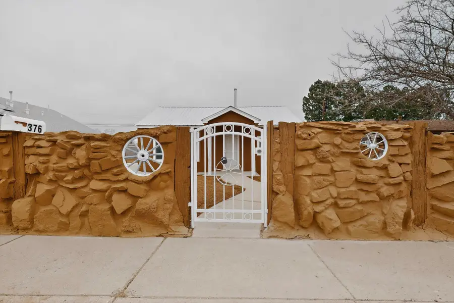 376 58th Street Nw, Albuquerque, NM 87105 - Image #2