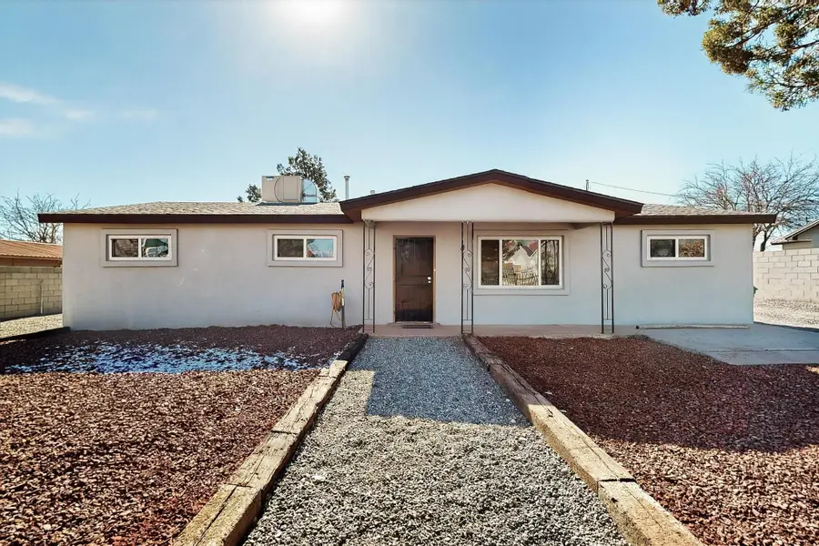 3926 Barcelona Road Sw, Albuquerque, NM 87121 - Image #2