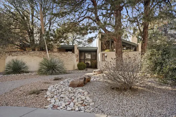 3303 La Sala Del Este Ne, Albuquerque, NM 87111