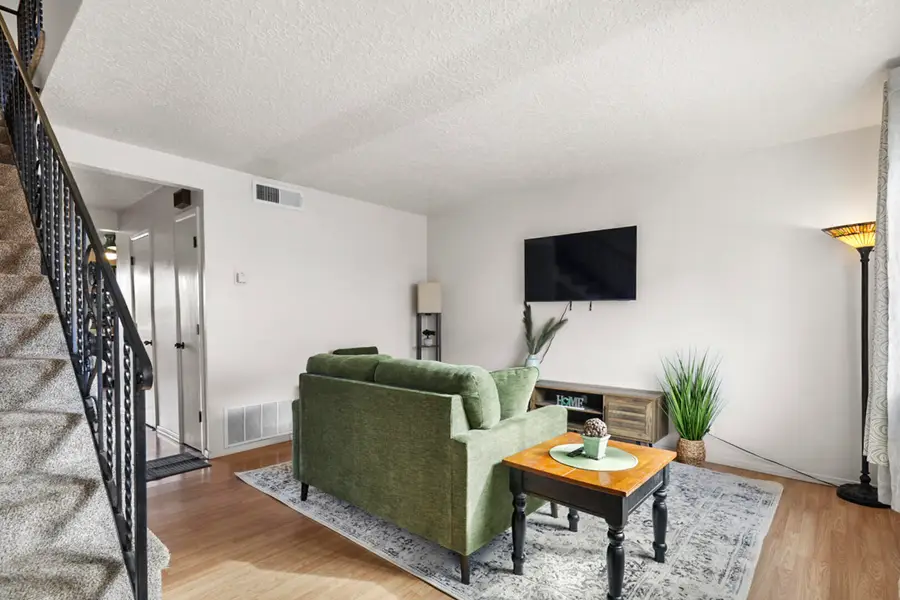 1121 Chelwood Park Boulevard Ne #APT 7, Albuquerque, NM 87112 - Image #2
