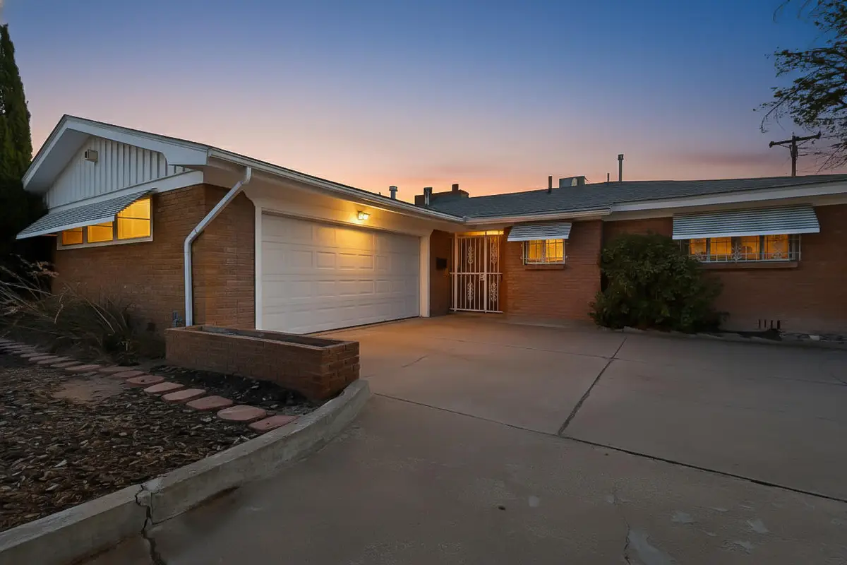 700 Manzano Street Ne, Albuquerque, NM 87110 - Image #1