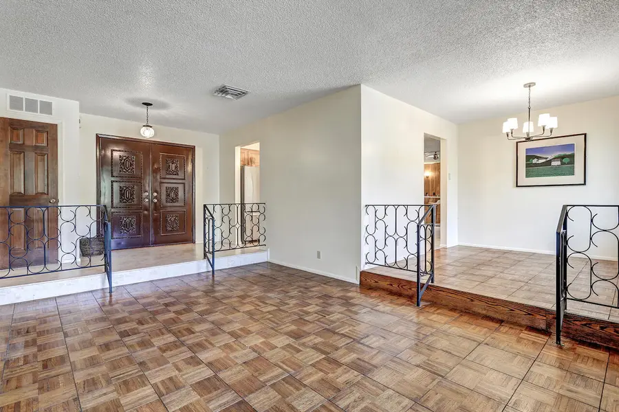 8905 Hilton Avenue Ne, Albuquerque, NM 87111 - Image #2