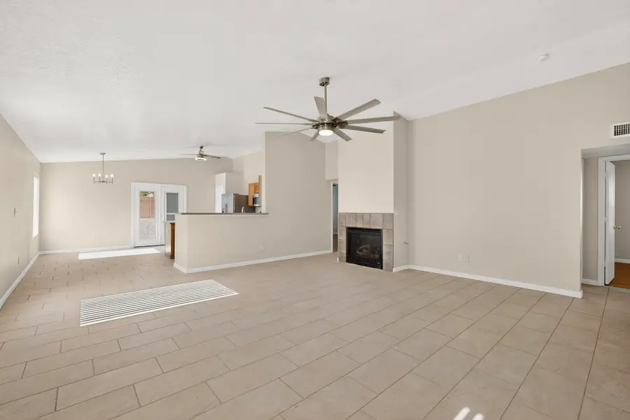 265 Black Hat Avenue Sw, Los Lunas, NM 87031 - Image #2