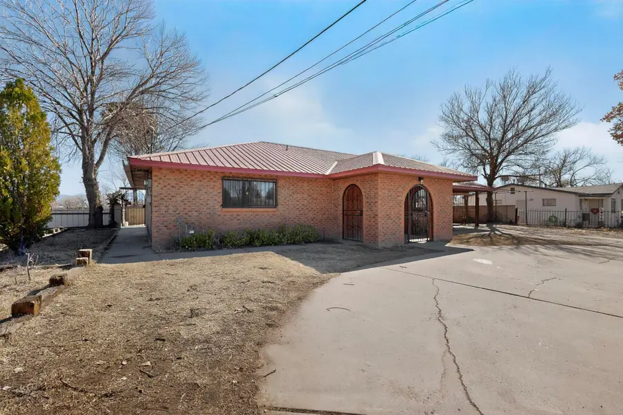 804 N 5th Street, Belen, NM 87002 - #2
