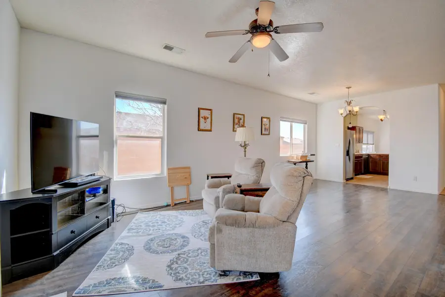 8427 Llano Vista Avenue Sw, Albuquerque, NM 87121 - Image #3
