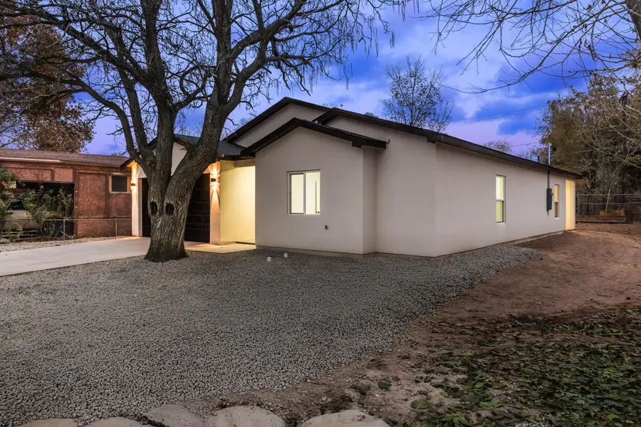 380 Deluvina Place Sw, Albuquerque, NM 87105 - Image #2