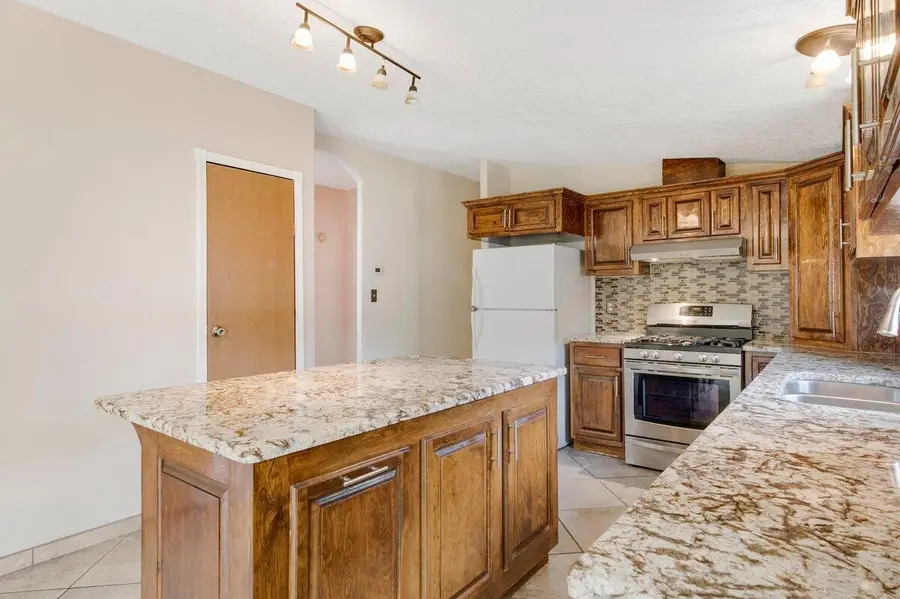 2713 Barcelona Road Sw, Albuquerque, NM 87105 - #3