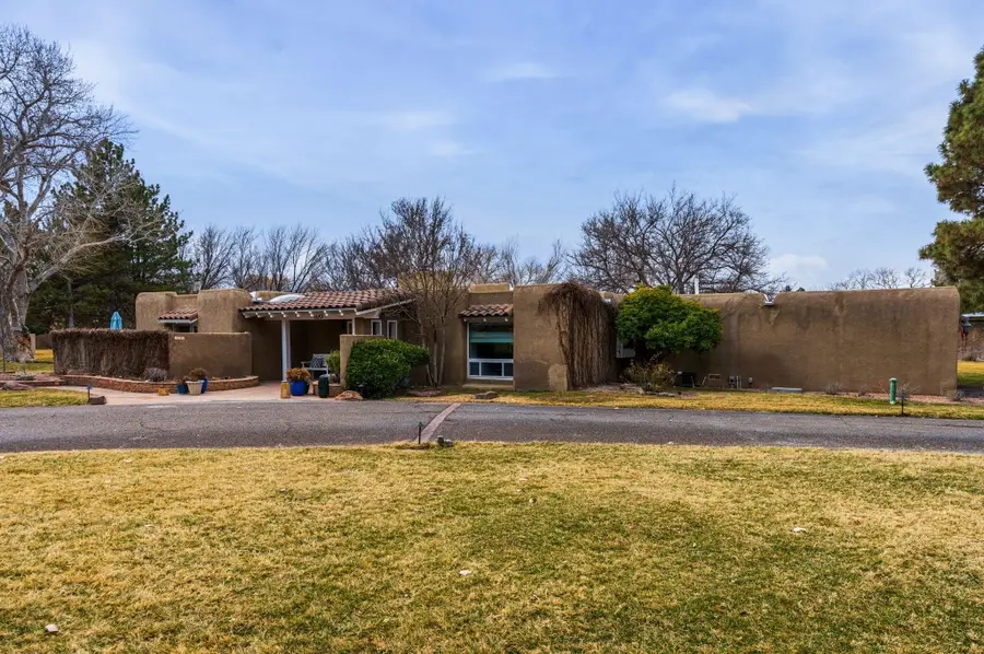 820 Salamanca Street Nw, Los Ranchos De Albuquerque, NM 87107 - #3