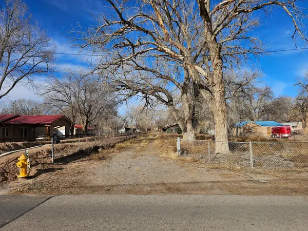 925 Green Valley Road Nw, Los Ranchos, NM 87107